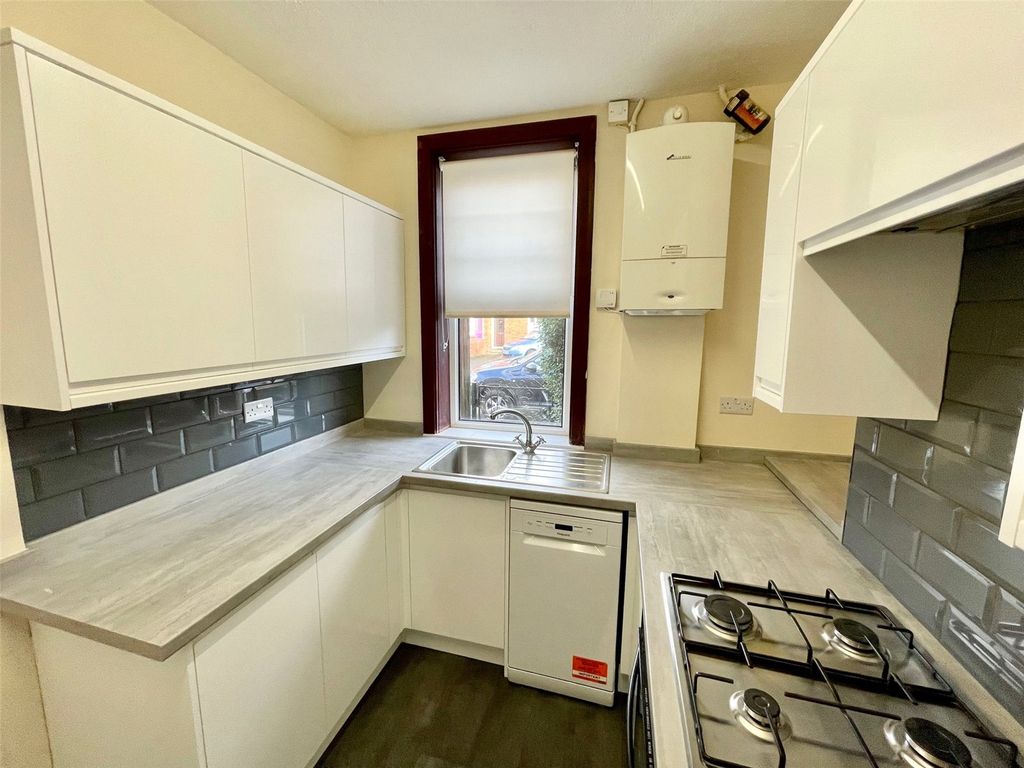 Property photo 2 of 20 Picture No. 27