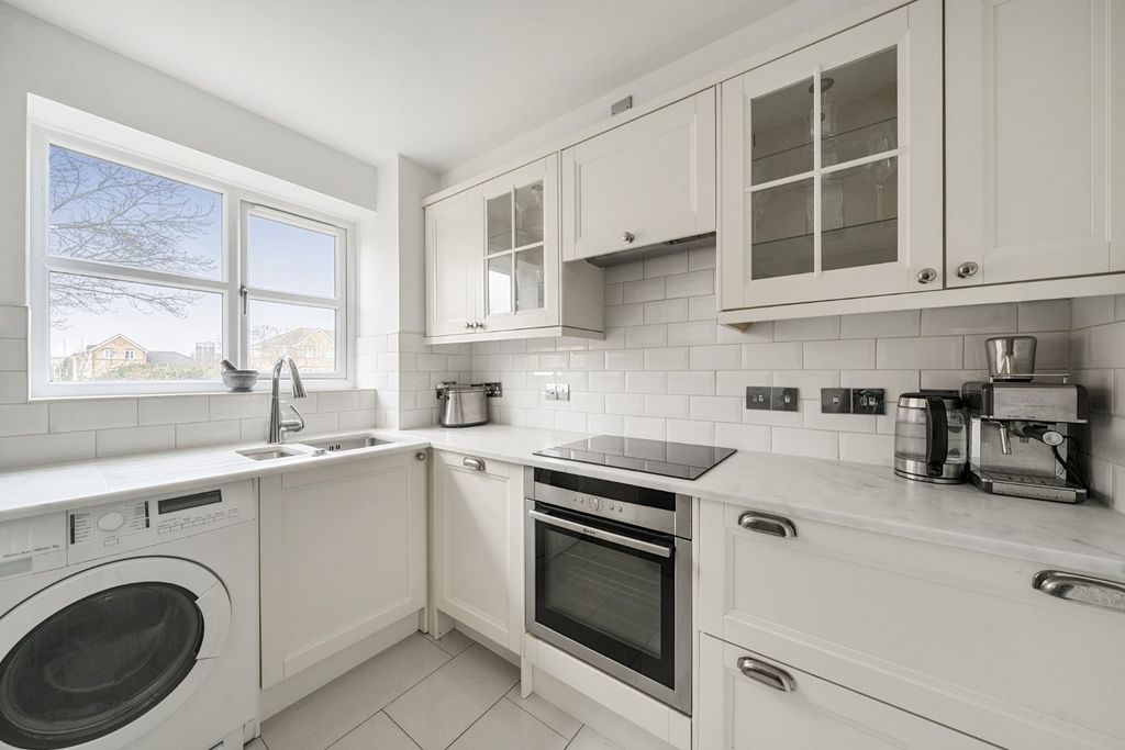 Property photo 2 of 11 Picture No. 15