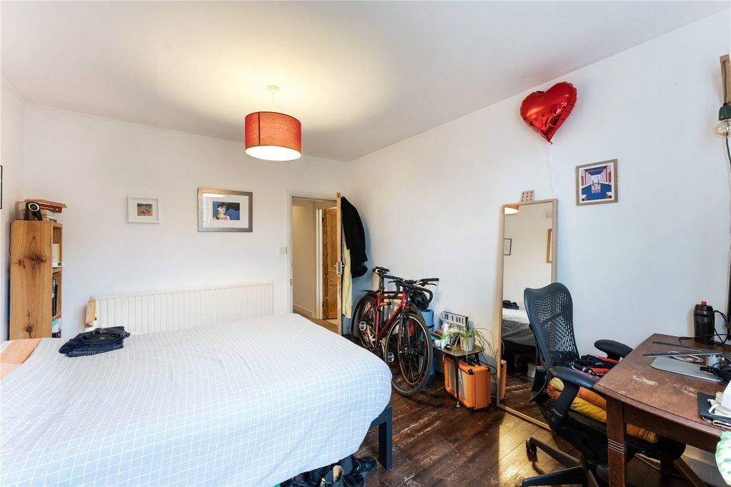 Property photo 2 of 14 Bedroom