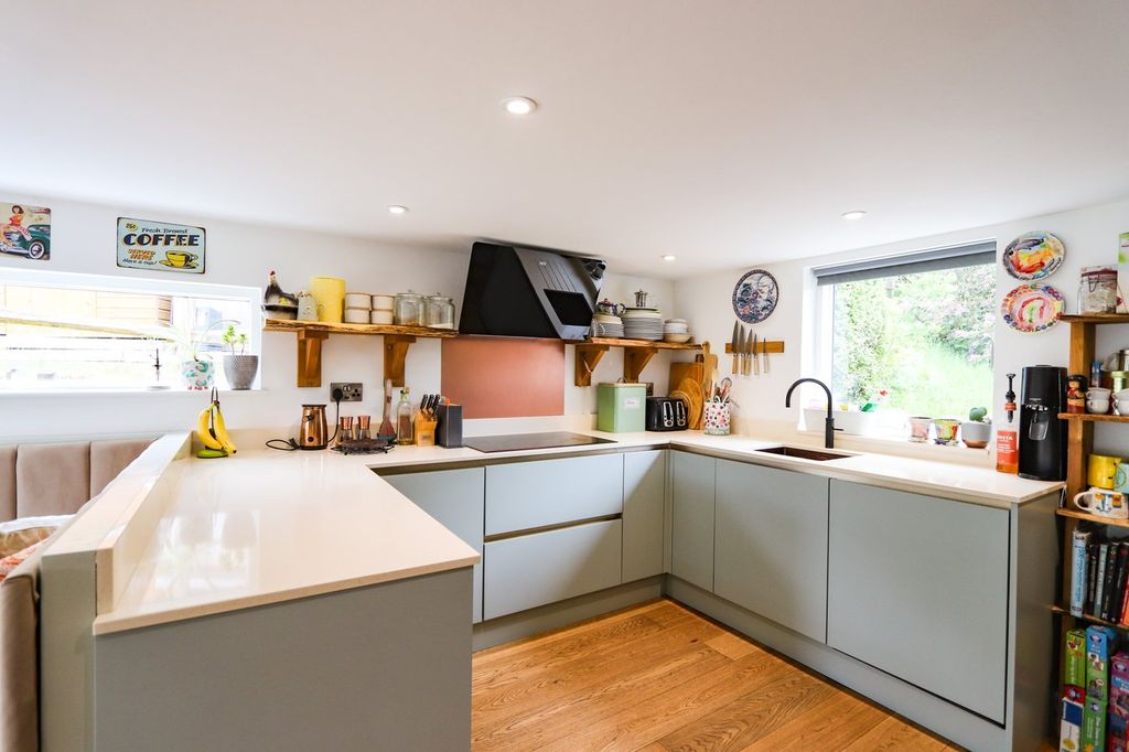 Property photo 2 of 37