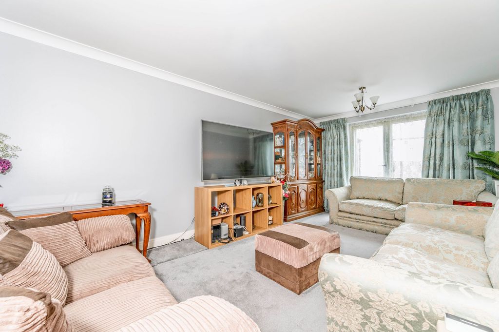 Property photo 2 of 21 Living Room