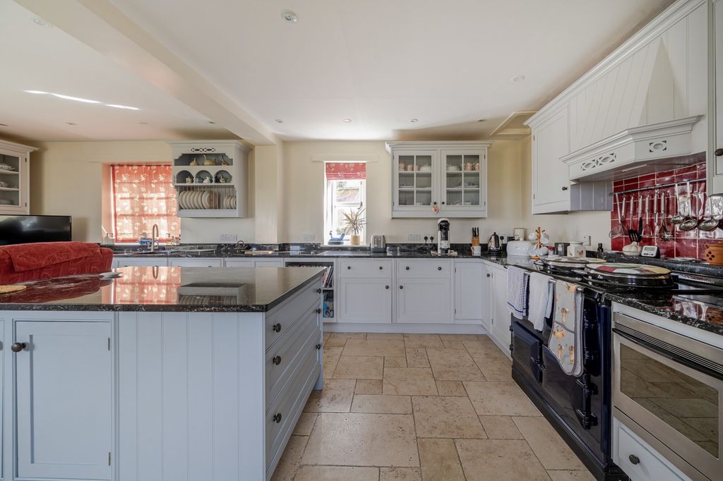 Property photo 2 of 21