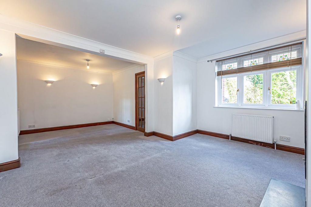 Property photo 2 of 25