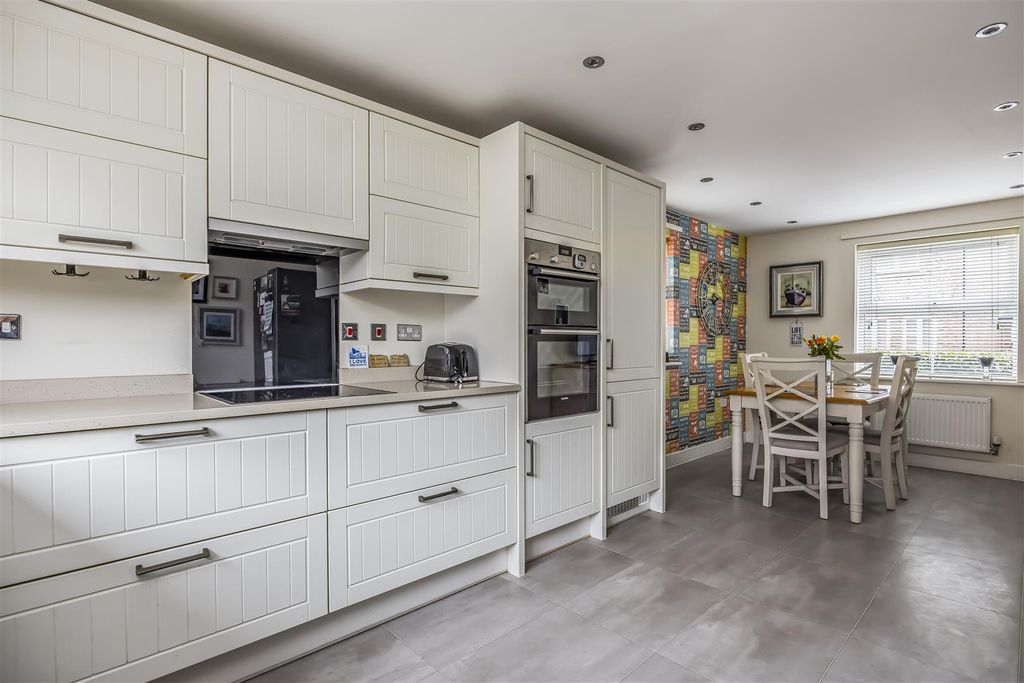 Property photo 2 of 34 43 Skylark Avenue, Emsworth-Porticomarketing-Nexa-