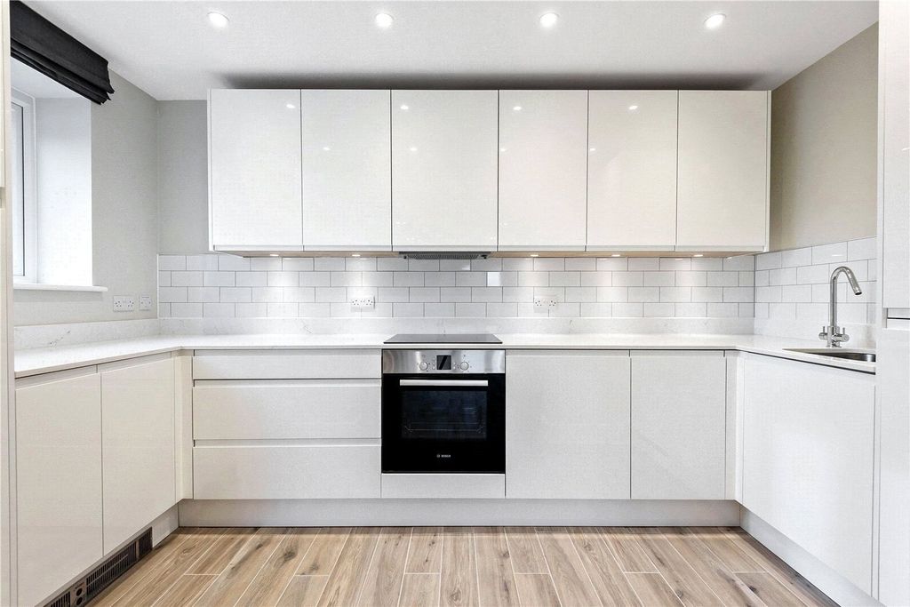 Property photo 3 of 7 Kitchen