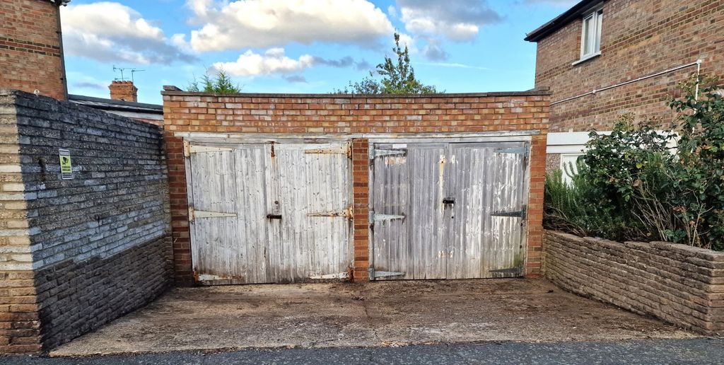 Property photo 1 of 2