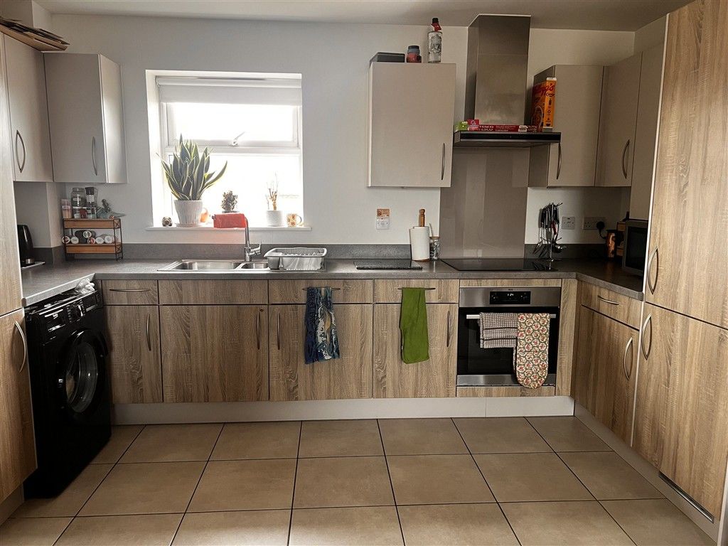 Property photo 2 of 7 Kitchen