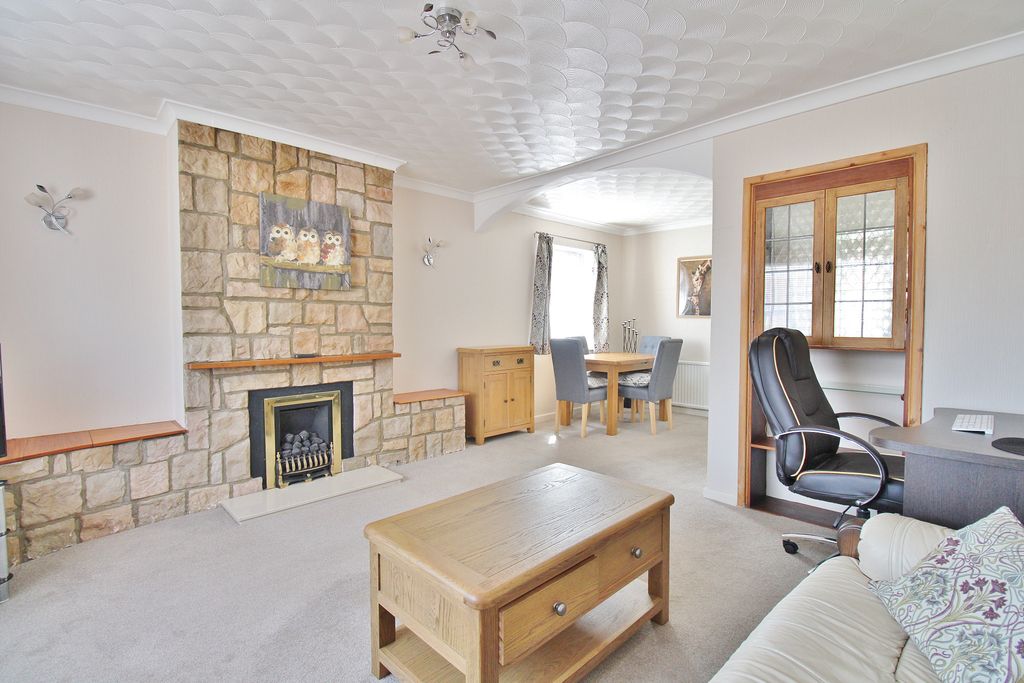 Property photo 2 of 27