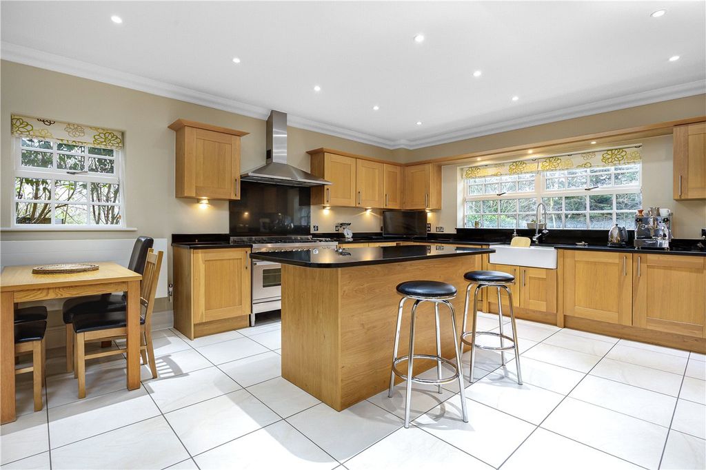 Property photo 2 of 19 Kitchen