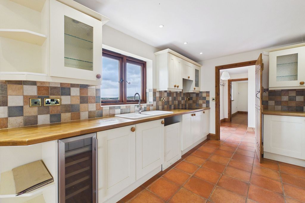 Property photo 2 of 25
