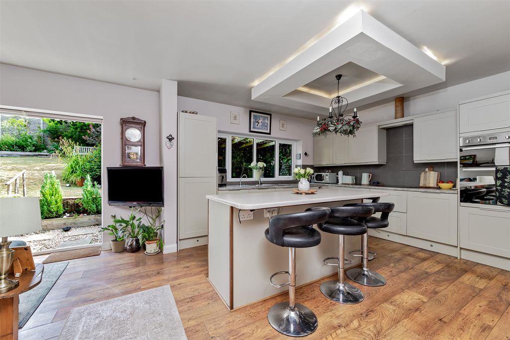 Property photo 3 of 19 27Netherway-35.Jpg