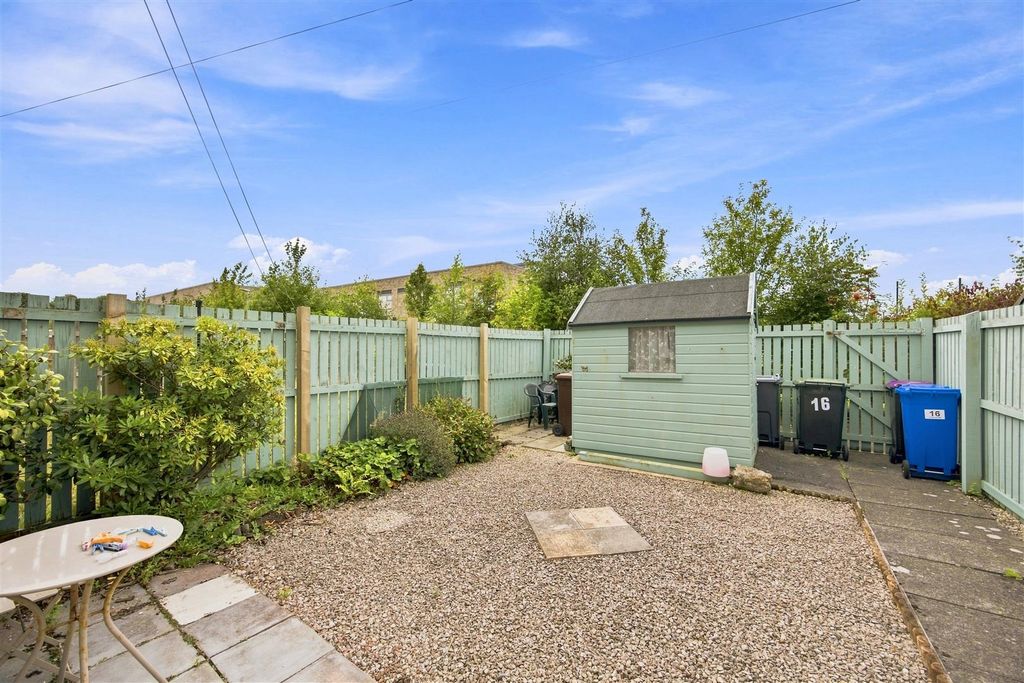 Property photo 2 of 19 02-16_Langcroft_Ave_Prestwick_002.Jpg