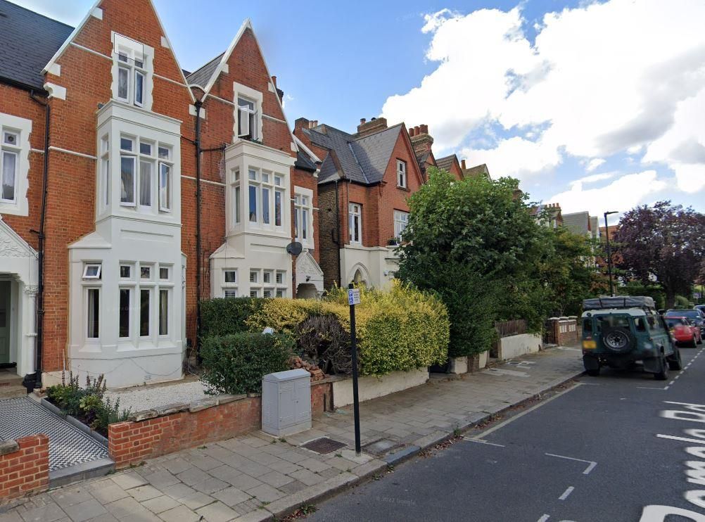 Property photo 1 of 10 Romola Road.Jpg