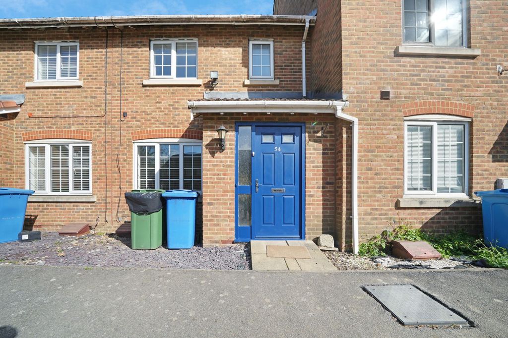 Property photo 1 of 11 54 Emerald Crs, Front