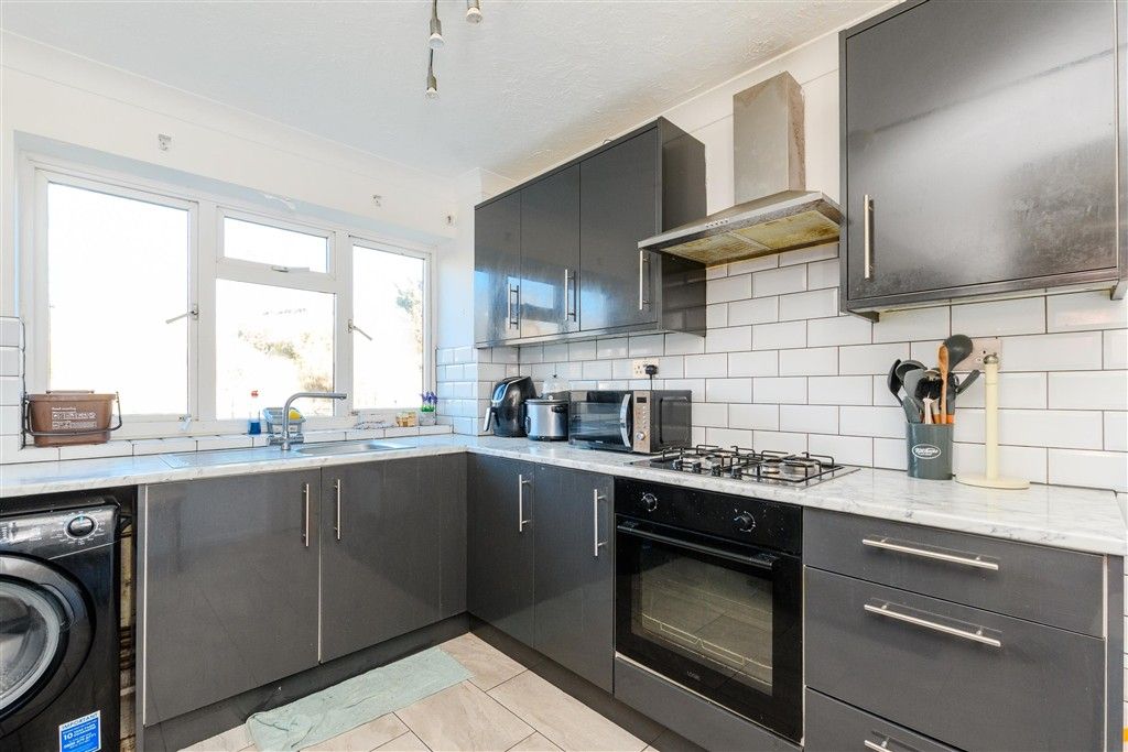 Property photo 3 of 10 Kitchen