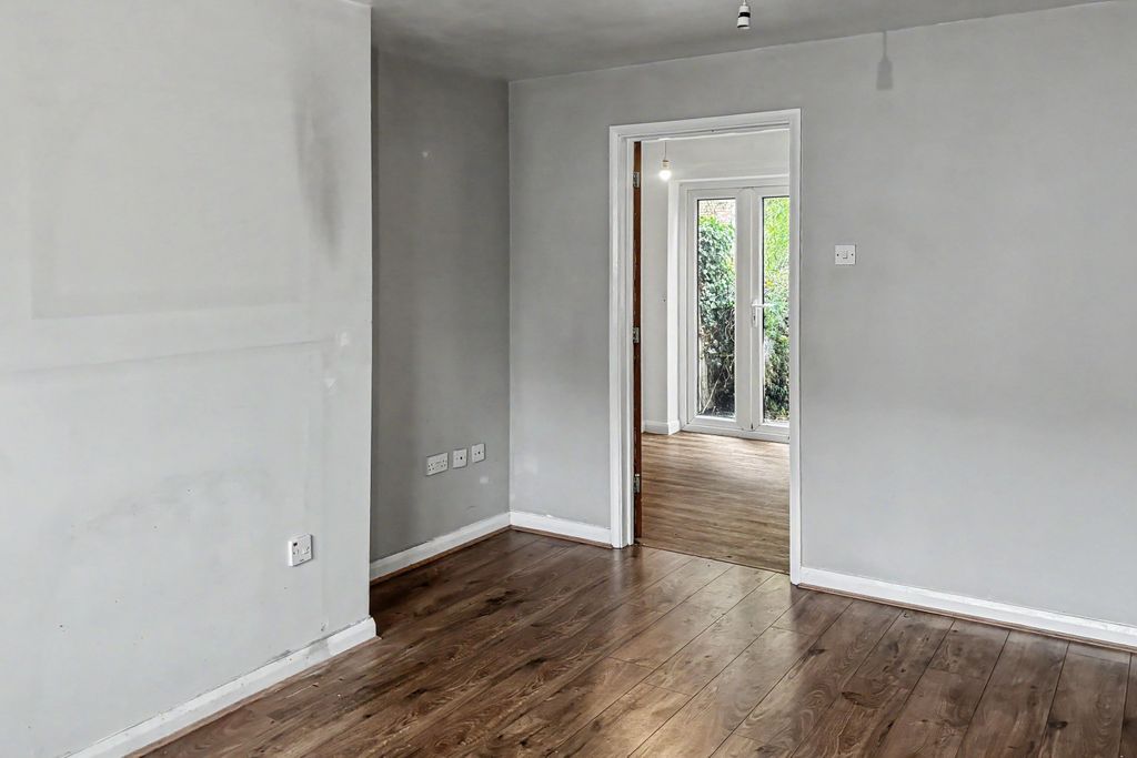 Property photo 3 of 13 107 Brighton Road, Birmingham B12 8Qj
