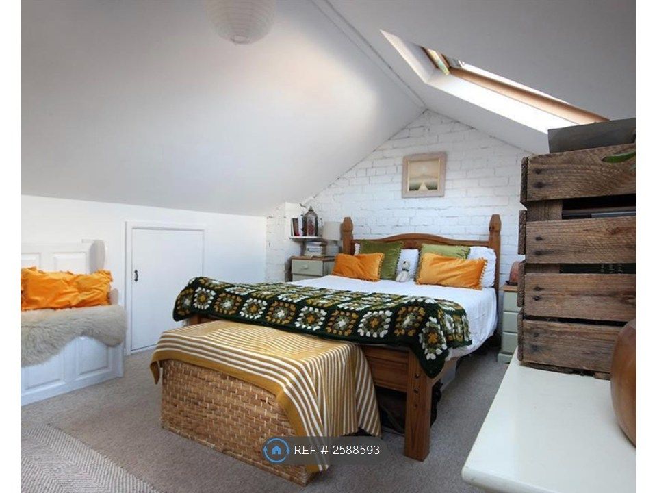 Property photo 1 of 12 Loft Room