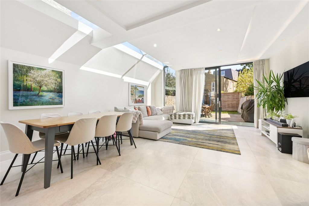 Property photo 3 of 15 Kitchen