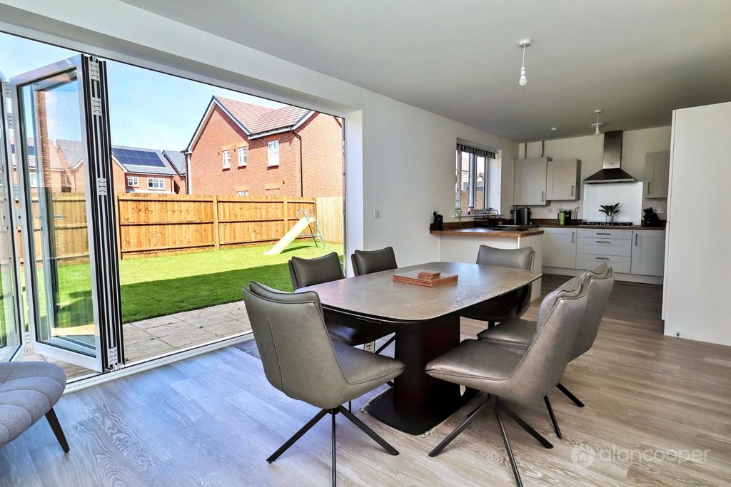 Property photo 2 of 33 5238156