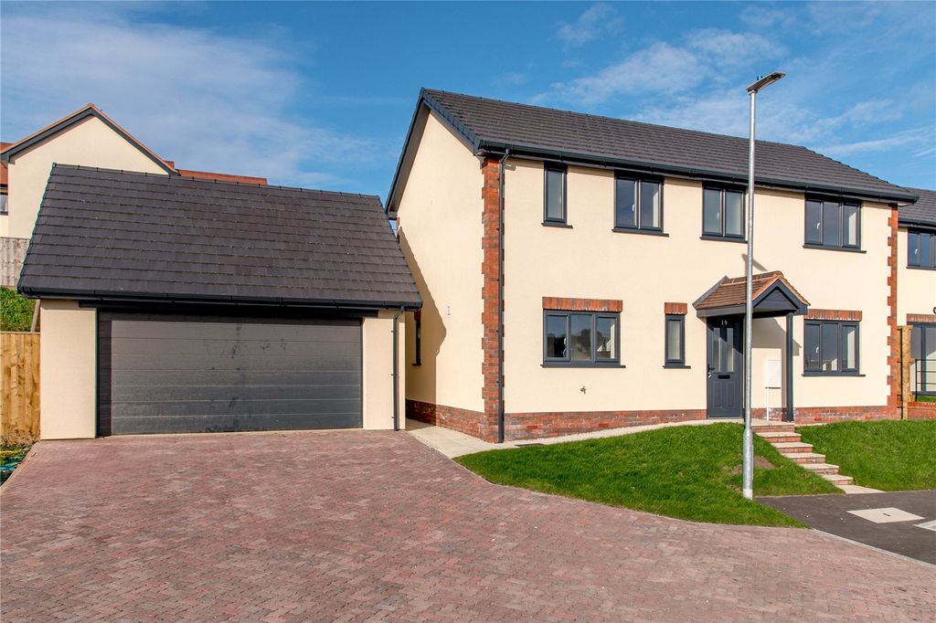 Property photo 2 of 21 Picture No. 12