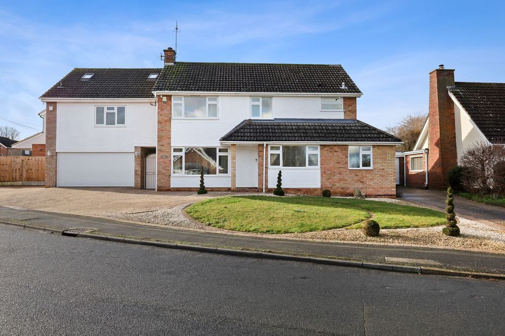 Property photo 1 of 28