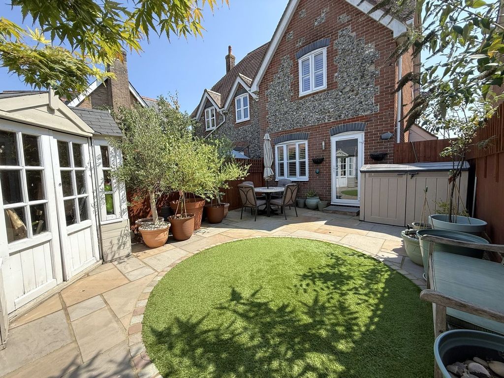 Property photo 2 of 23