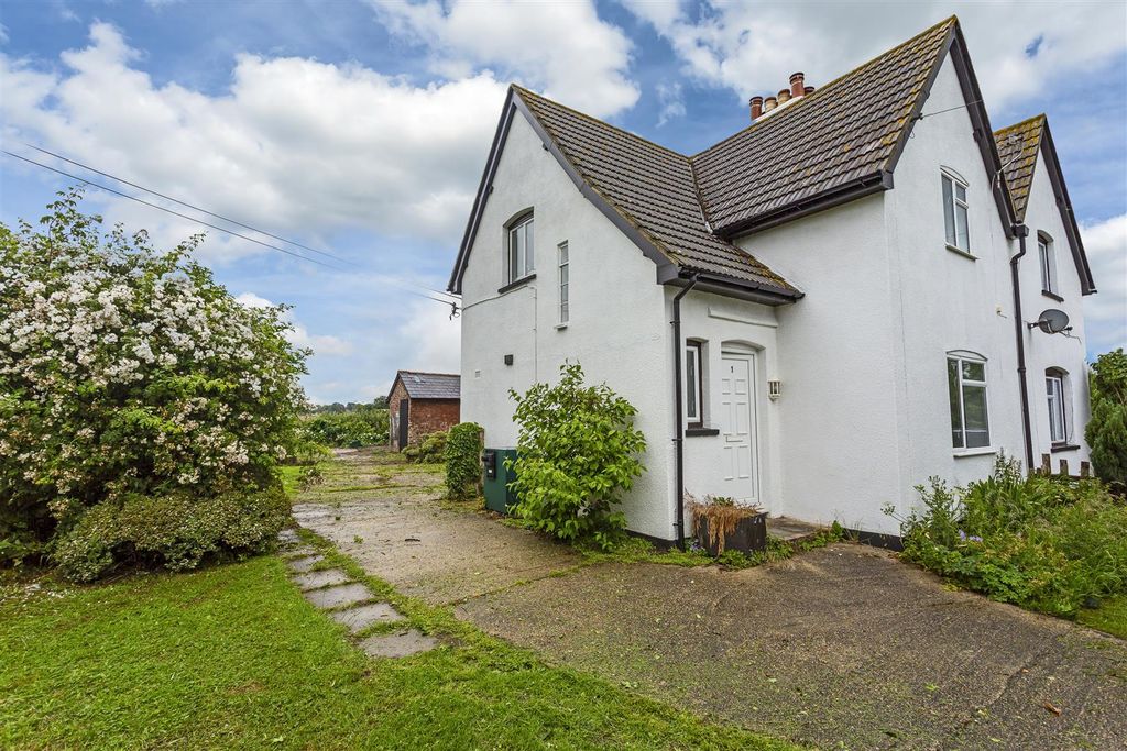 Property photo 1 of 13 House-Cottage-Tadworth-103.Jpg