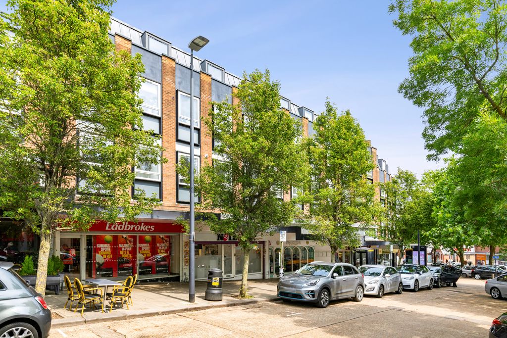 Property photo 3 of 8 Buckingham House External