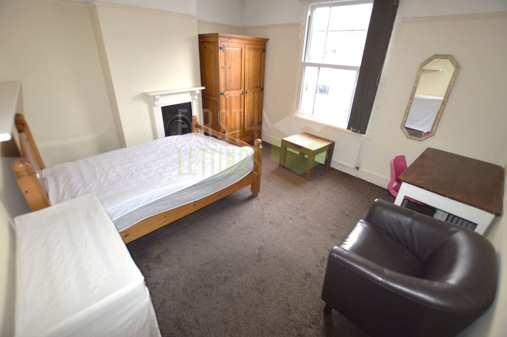 Property photo 3 of 8 Photo 12