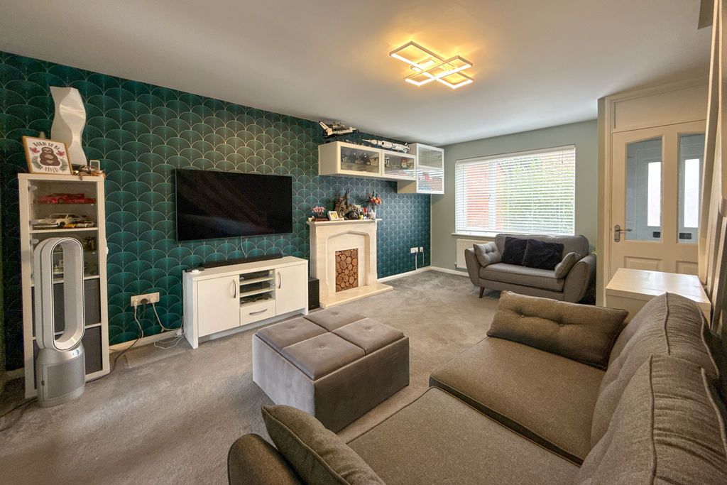 Property photo 3 of 16 Sitting Room