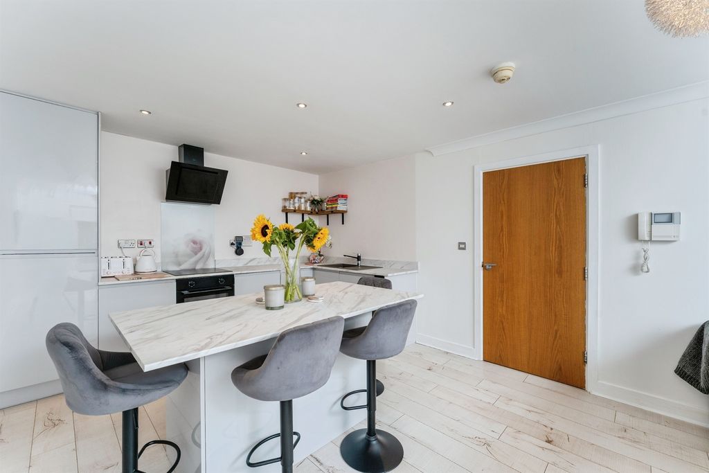 Additional image 4 of 2 bed flat for saleNew Crane Street, Chester CH1