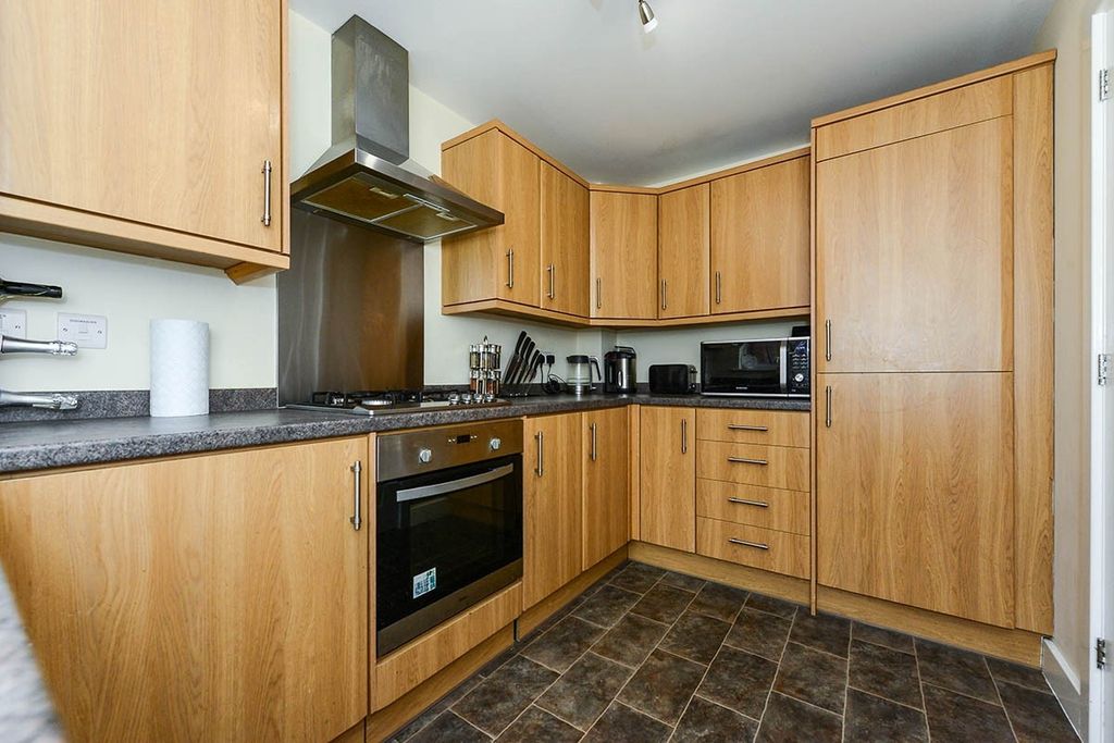 Property photo 2 of 8 Kitchen