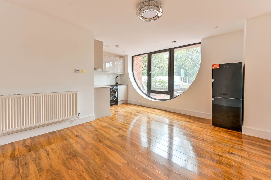 Property photo 2 of 7