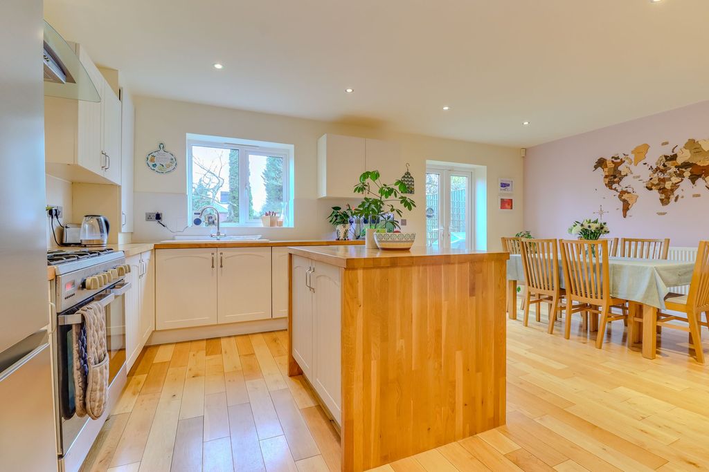 Property photo 2 of 23