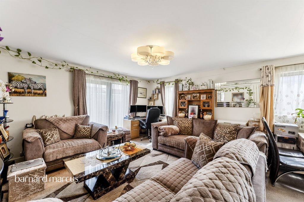 Property photo 3 of 12