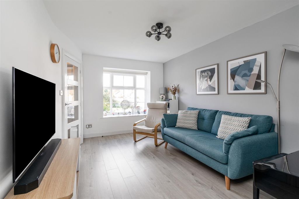 Property photo 2 of 20 1 Stoneythorpe Road_8.Jpg