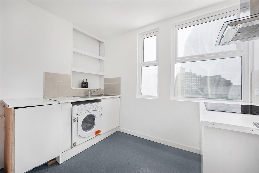 Property photo 3 of 16 Kitchen