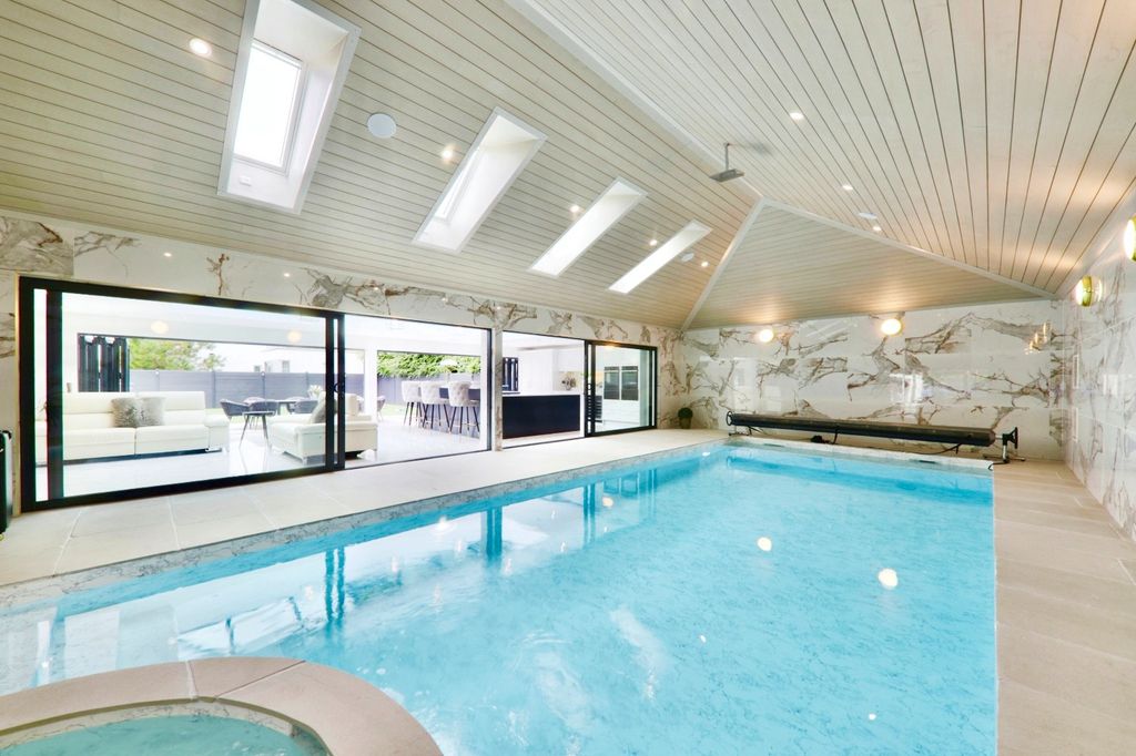 Property photo 2 of 18 3249814