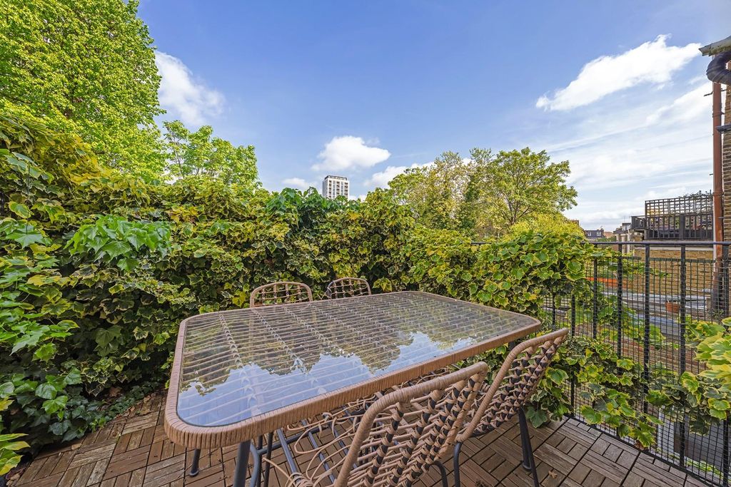 Property photo 3 of 17 Terrace.Jpg