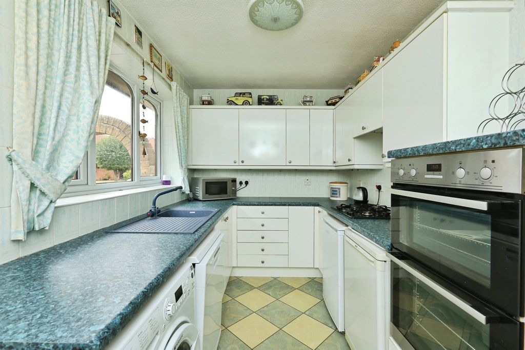Property photo 2 of 19