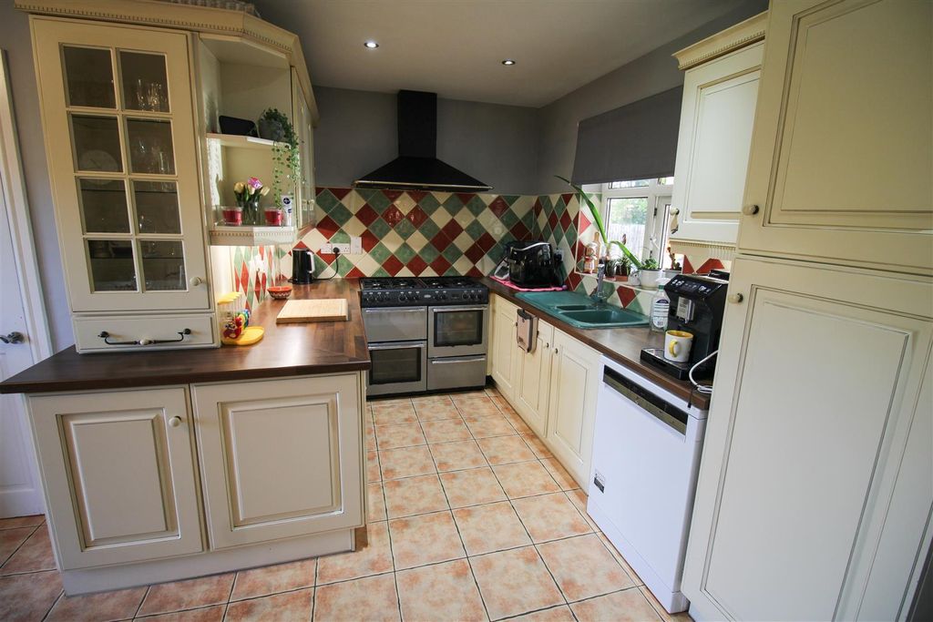Additional image 8 of 4 bed detached bungalow for saleKingsdon Lane, Harlow CM17