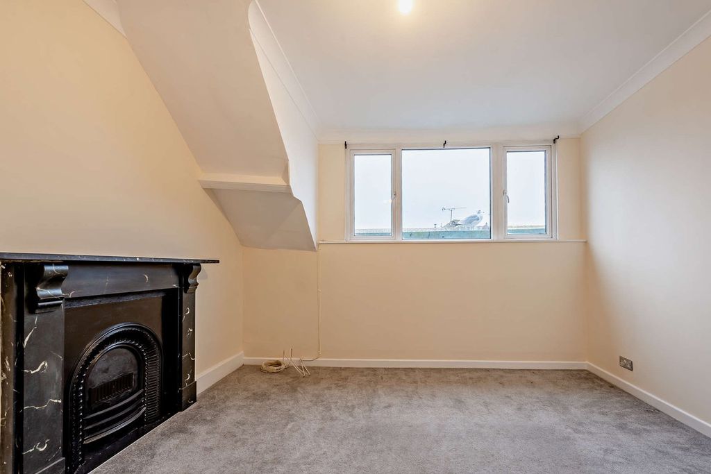 Property photo 3 of 28