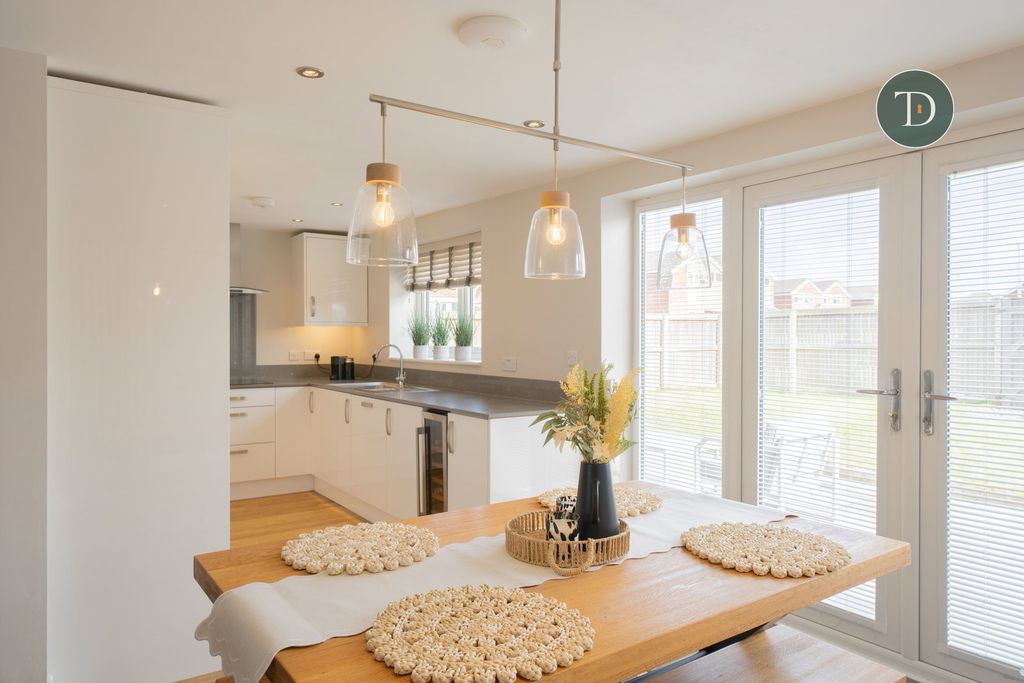 Property photo 3 of 34