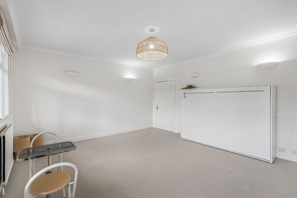 Property photo 3 of 17 Picture No. 02