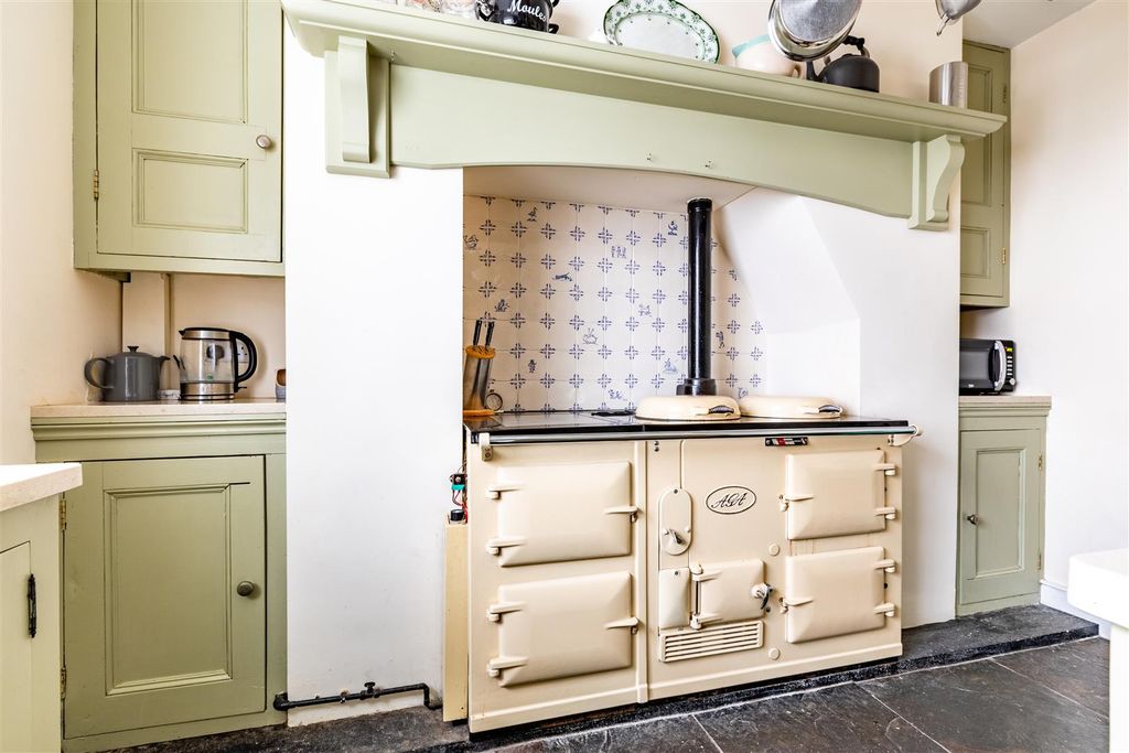 Additional image 12 of 5 bed detached house to rentLansdowne Square, Hove BN3