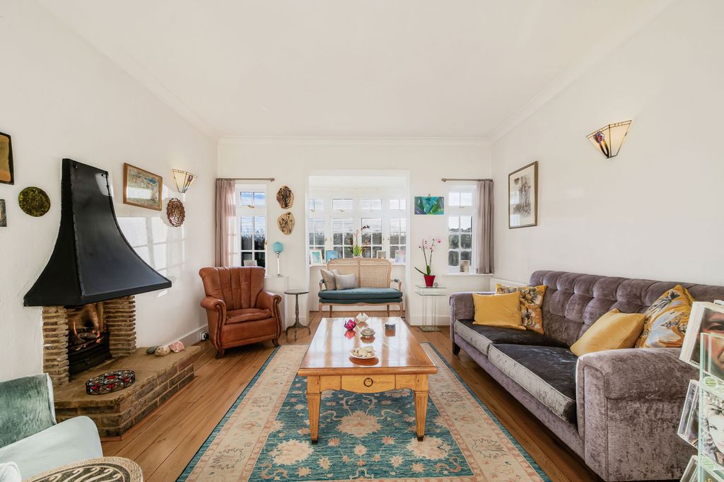 Property photo 2 of 41