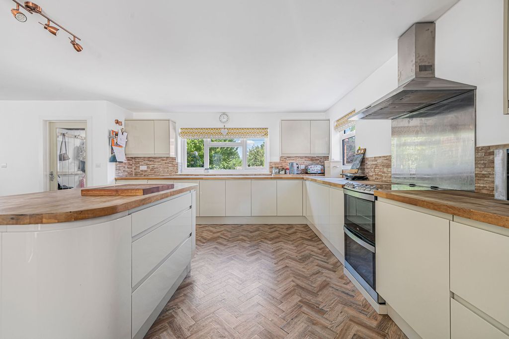 Additional image 5 of 5 bed detached bungalow for saleDryden Way, Liphook GU30