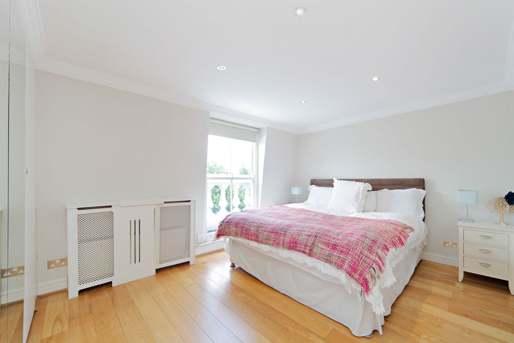 Property photo 3 of 10 Bedroom 1.Jpg