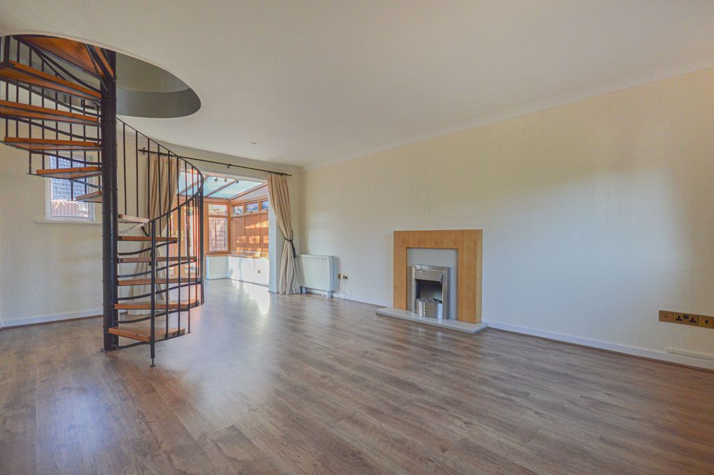 Property photo 2 of 25 Photo 4