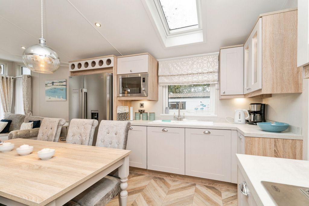 Property photo 3 of 17 Photo